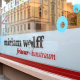 Miriam Wolff | Friseur + Kunstraum
Adresse: Am Weidenbach 39, 50676 Köln
Telefon:0221 16868468
